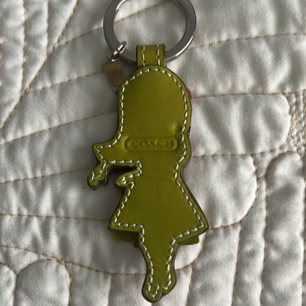 Rare Coach Hawaiian Hula Girl and Plumeria Flower 🌺 Key Holder - Picture 4 of 7
